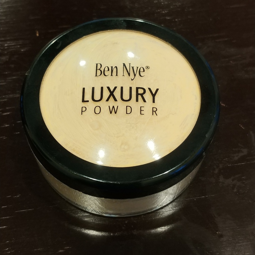 Ben Nye Luxury Powder